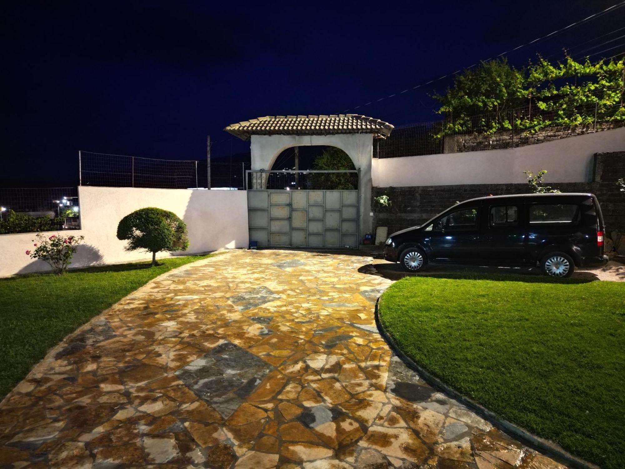 Shena Guest House ジロカストラ エクステリア 写真