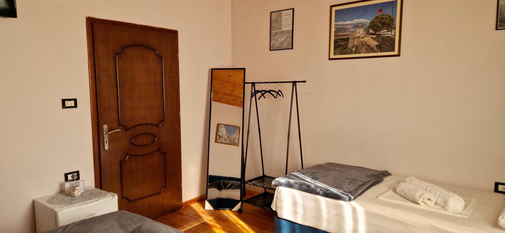 Shena Guest House ジロカストラ エクステリア 写真